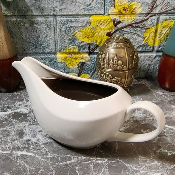 White Porcelain Gravy Boat, 18 Oz Capacity, Modern Design with Narrow Spout, Ergonomic Handle, 9.45 x 3.94 Inch, Dishwasher Safe
