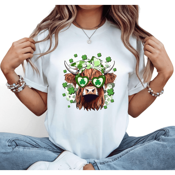 White Print Tshirt Graphic Tees Shirts with St Patricks Day Highland Cow Heart Shamrock Glasses Pattern Festive Casual Wear Tops S-5XL