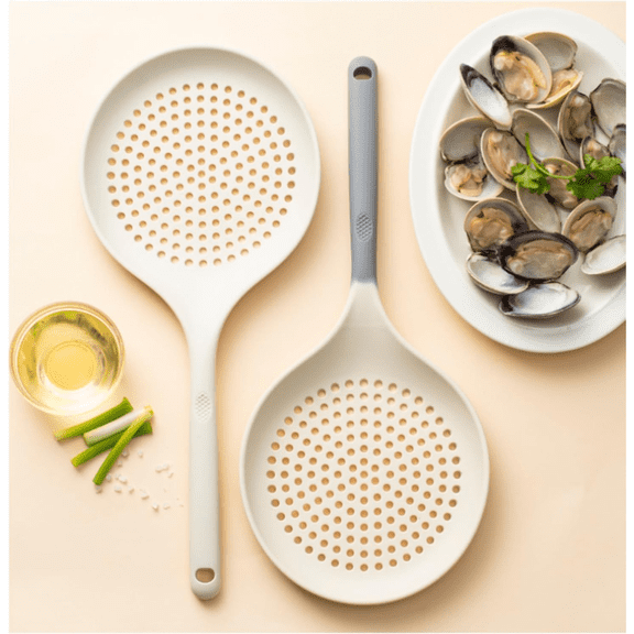 White Silicone Large Slotted Spoon, Heat Resistant Long Handled Strainer for Noodles, Dumplings & Soup