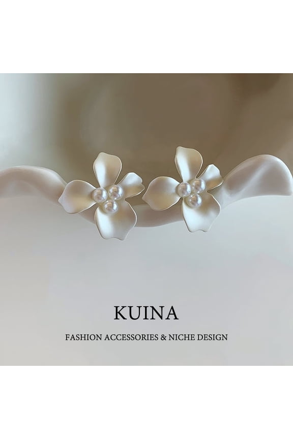 White pearl flower earrings silver needle new explosive models petal earrings female senior sense of light luxury niche ear jewelry