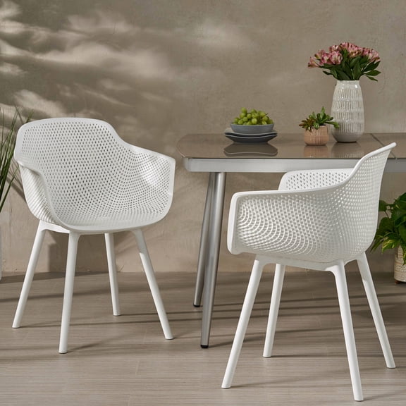 White polypropylene set | Backyard dining enhancement | A refined look for outdoor spaces