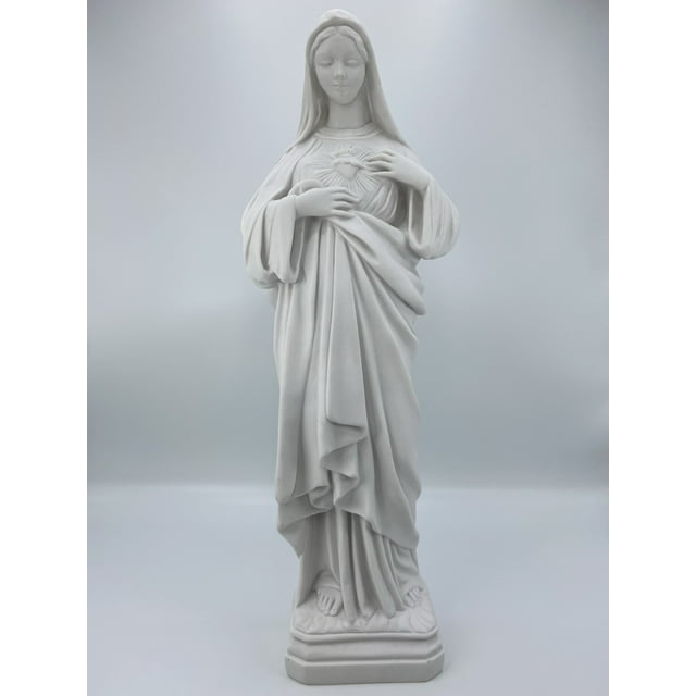 White statue of The Immaculate Heart of the Mary / Statua Blanca del Inmaculado Corazon de Maria