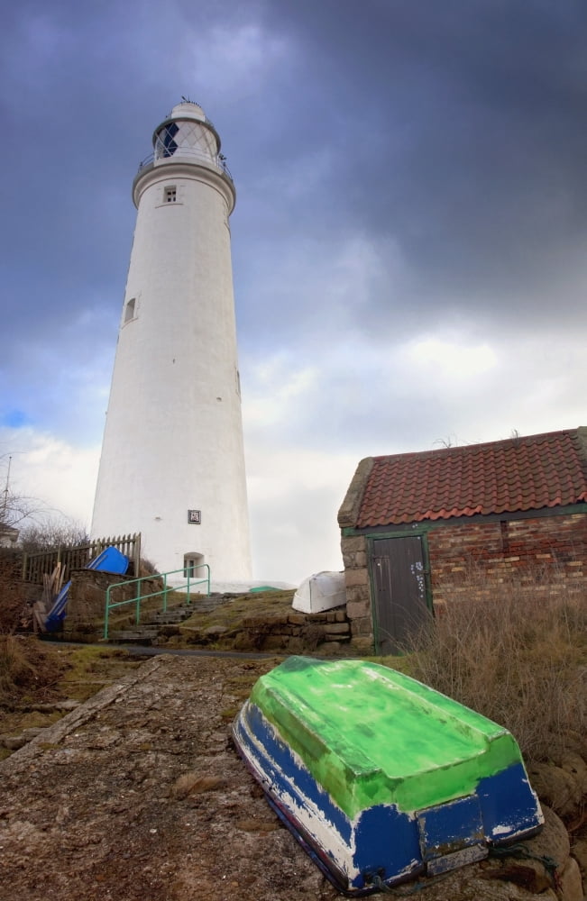 Whitley Bay Northumberland England A Boat On The Shore And St Marys Lighthouse Canvas Art - John Short Design Pics (12 x 19)
