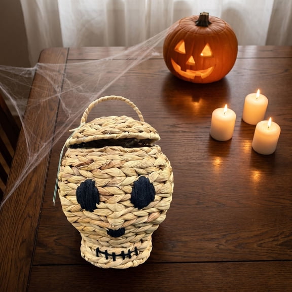 Wicker Storage Basket with Lid, Skull Shaped Handwoven Organizer Bin for Candy Snacks Party Decor and Home Storage 8x10Inch