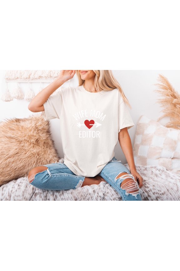 Wife Mom Editor Gift Idea Career Profession Writer Publishing Motherhood T-Shirt, for men & women, up to size 5XL