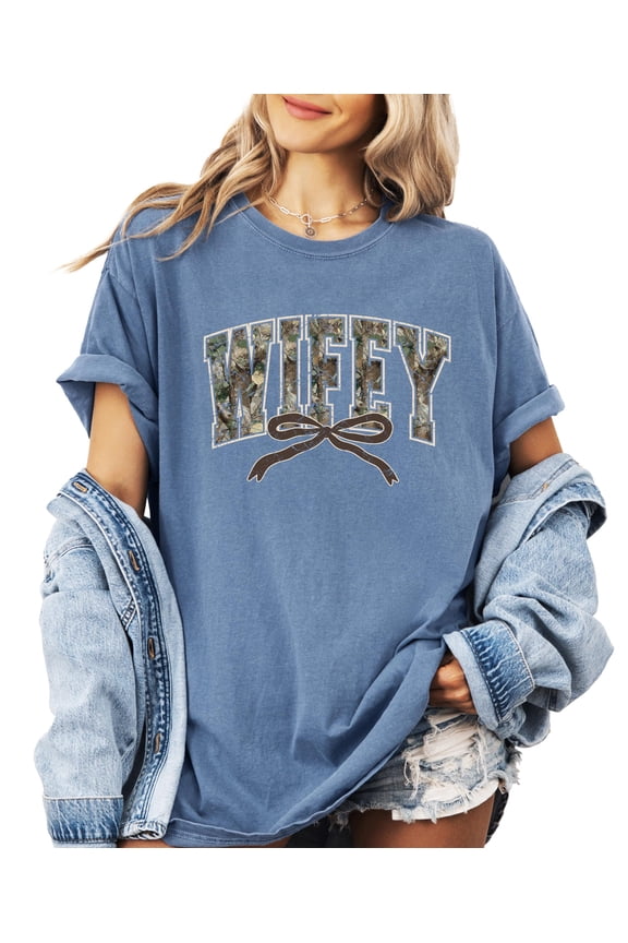 Wifey Camo Varsity Letter T-Shirt for Women - Coquette Bow Graphic Tee - Camouflage Wife Shirt Blue Jean Shirt Adult Medium