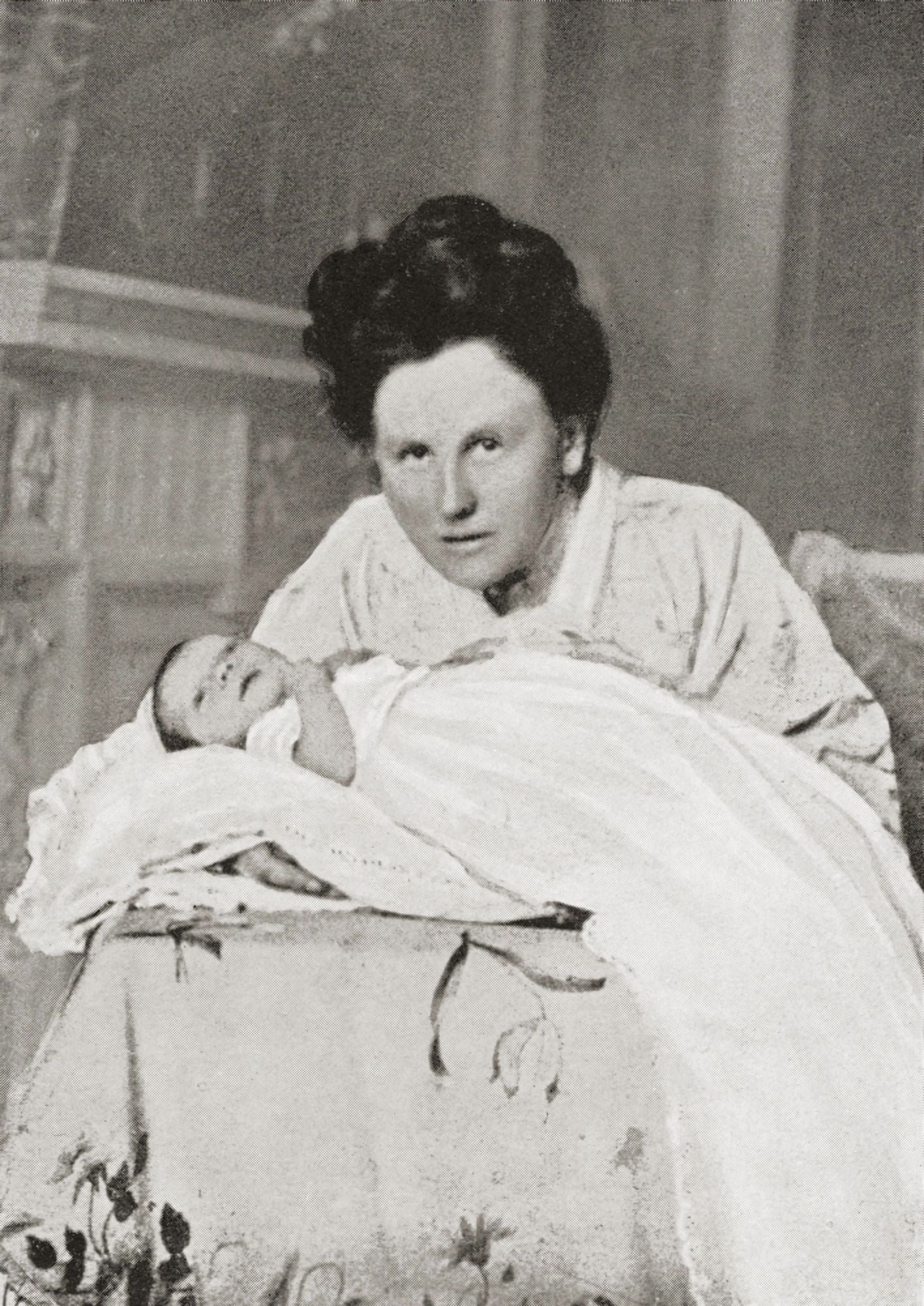 Wilhelmina Of The Netherlands With Her Newly Born Daughter Princess Juliana Wilhelmina Helena Pauline Maria 1880 Canvas Art - Ken Welsh Design Pics (11 x 16)