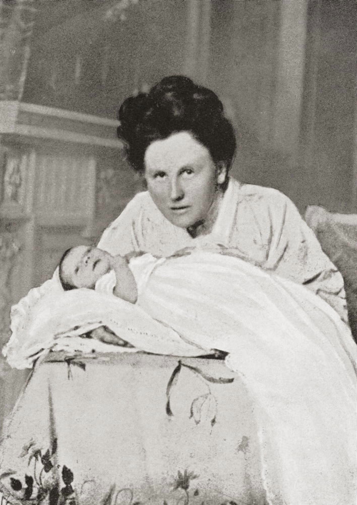 Wilhelmina Of The Netherlands With Her Newly Born Daughter Princess Juliana Wilhelmina Helena Pauline Maria 1880 Canvas Art - Ken Welsh Design Pics (22 x 32)