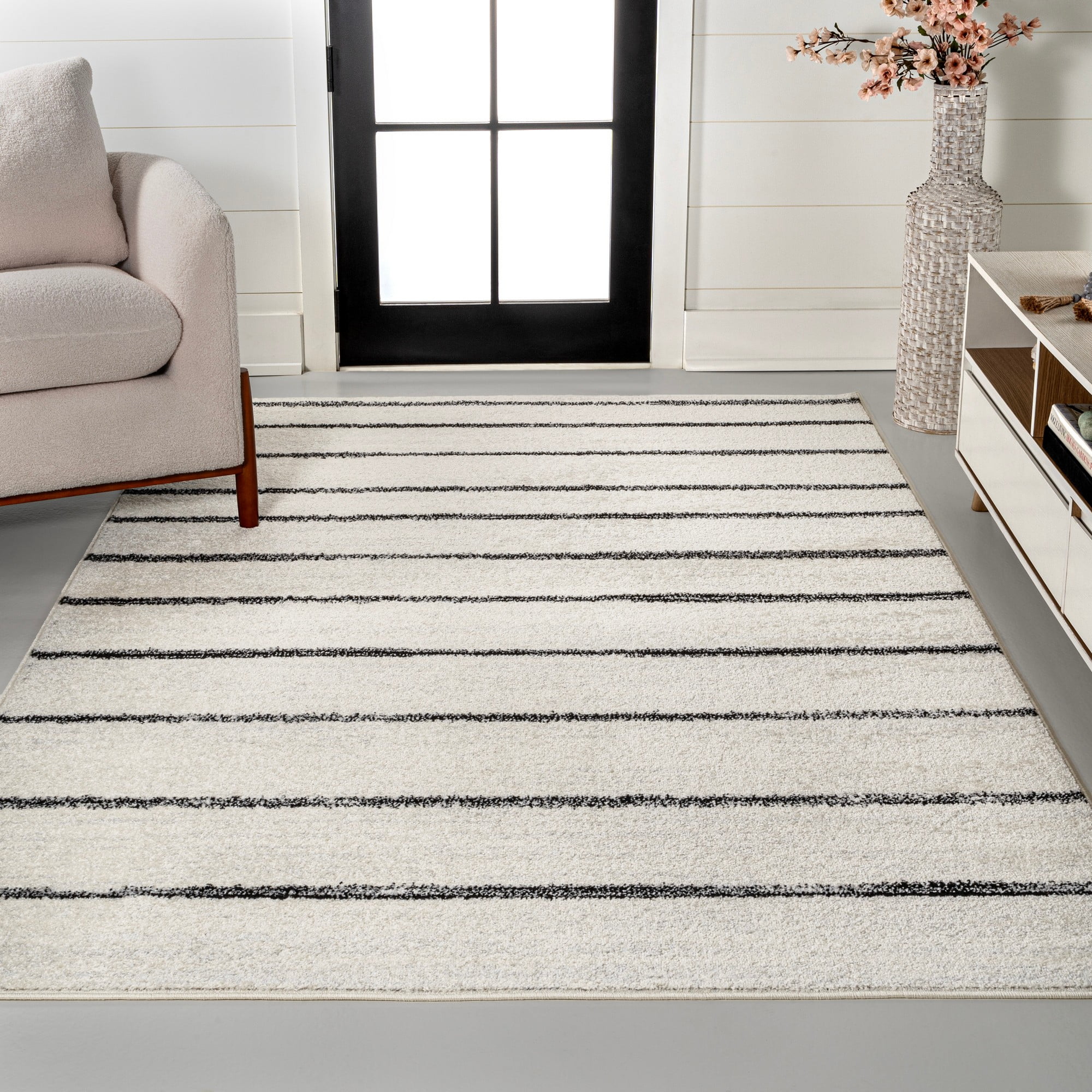 Williamsburg Cream and Black Striped 4' x 6' Synthetic Area Rug