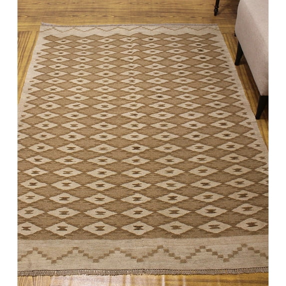 Winchester Tully Ivory/Brown Rug, 4'9" x 6'2"