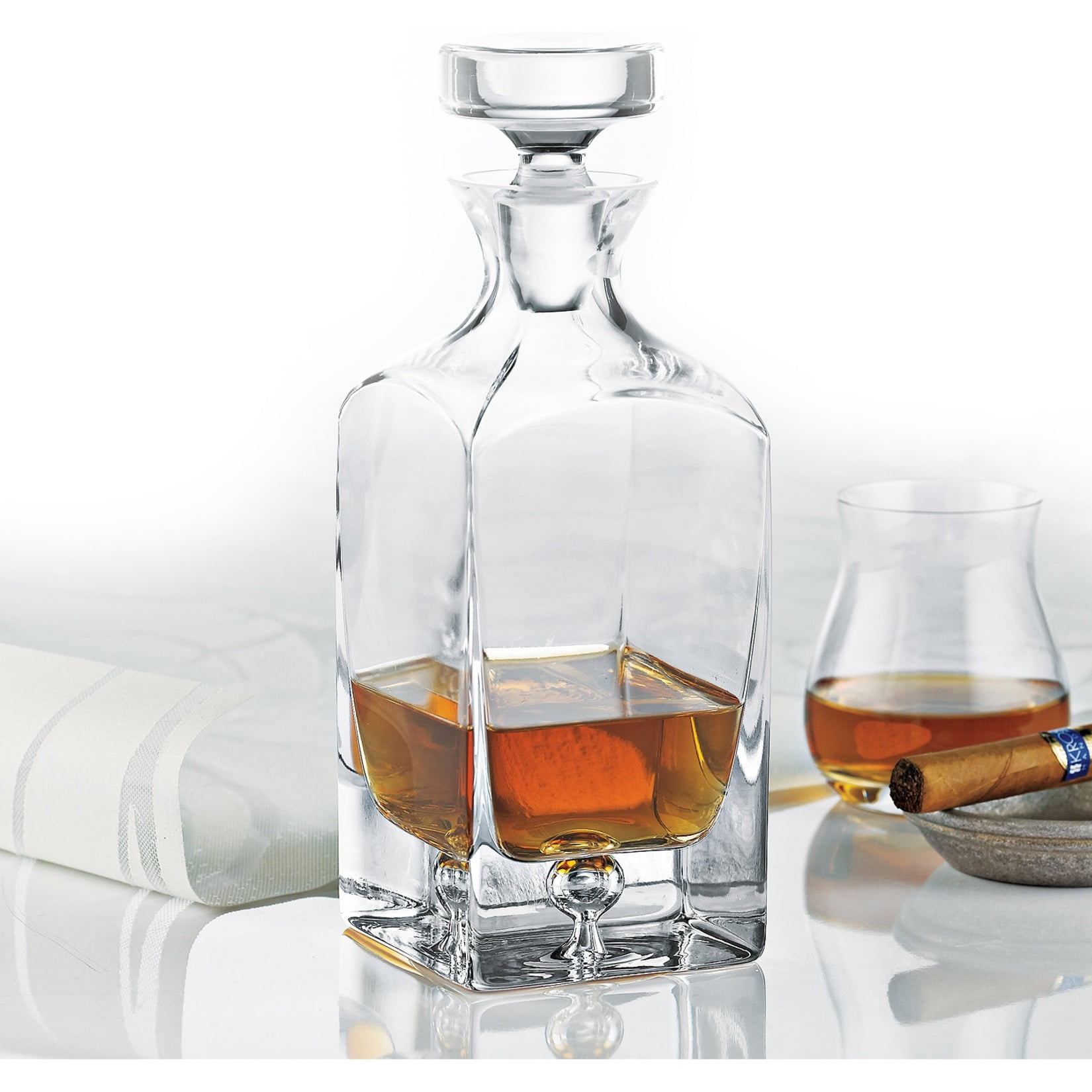 Wine Enthusiast Lexington Whiskey Decanter by Wine Enthusiast 通販 