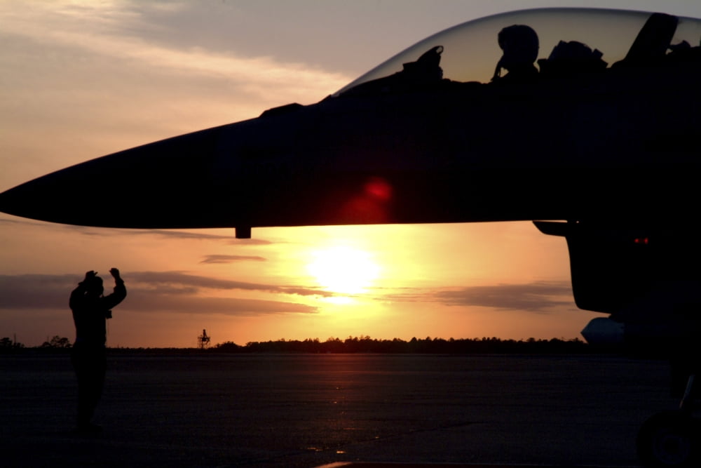 Wing Safety Office chief brings his F-16C Fighting Falcon to a stop Canvas Art - Stocktrek Images (35 x 23)