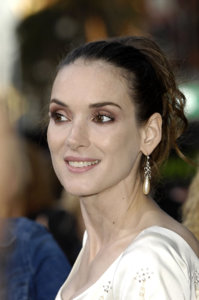 Winona Ryder At Arrivals For Frankenweenie Premiere Canvas Art -  (16 x 20)