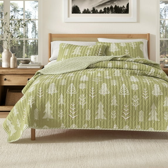 Winter Forest Microfiber Reversible Quilt Set with Shams (Full / Queen, Winter Forest - Sage/Red)