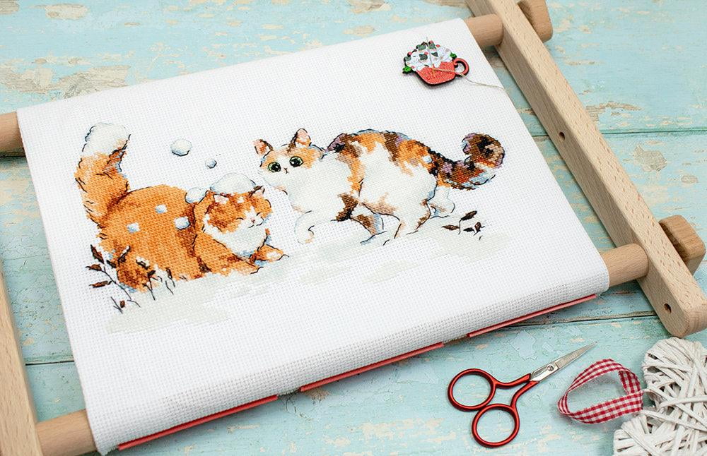 Winter Kitties L8813 Counted Cross Stitch Kit