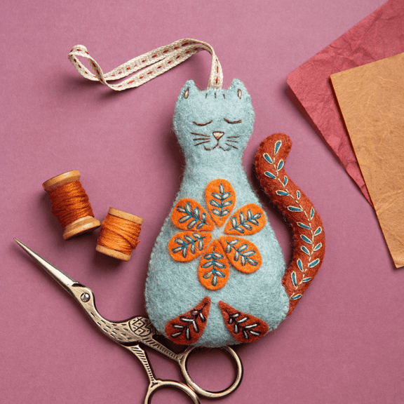 Wizardi Felt Craft Kit - Folk Cat MKFCT1F Corinne Lapierre