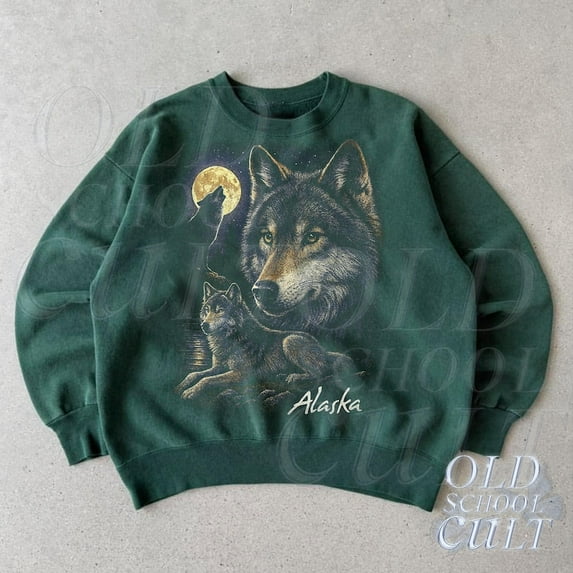 Wolf Alaska Vintage 90s Style Sweatshirt, Retro Wolf Sweater, Cute Wolf Sweater, Nature Hoodie Gifts, Cozy Warm Unisex Sweatshirt, Wolf Moon
