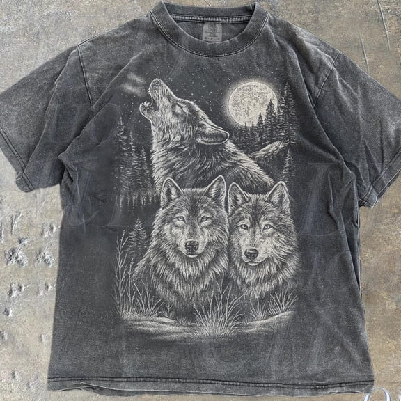 Wolf Vintage 90S Graphic Style Tshirt, Grunge Retro Howling Wolf Faded T-Shirt, Wild Nature Y2K Streetwear, 2000S Wolf Gift DARK HEATHER Unisex S-5XL Hot Trending Shirt, Vintage Birthday Gift