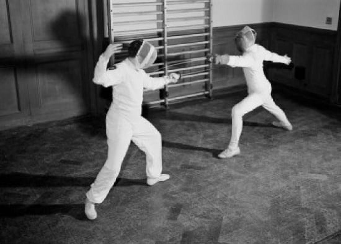 Woman and man fencing Canvas Art - (18 x 24)