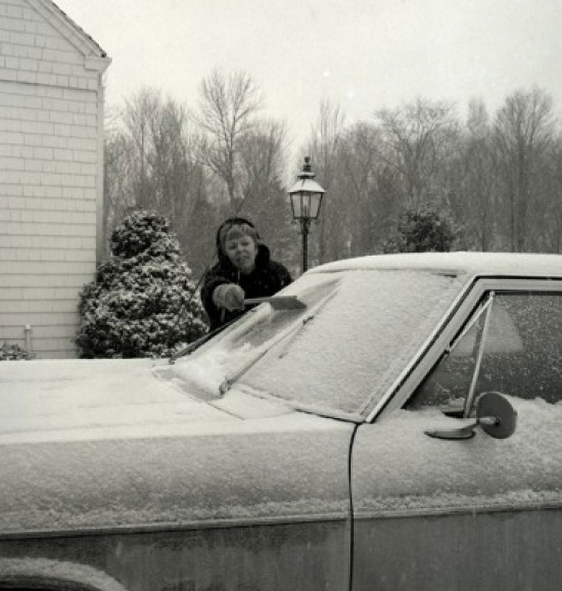 Woman cleaning car from snow Canvas Art - (18 x 24)