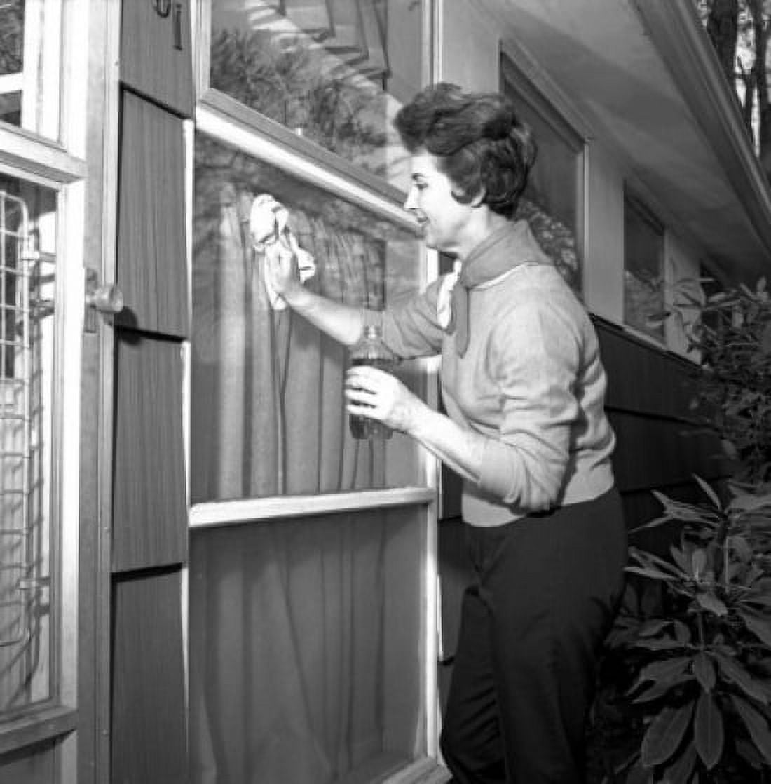 Woman cleaning window Canvas Art - (18 x 24)