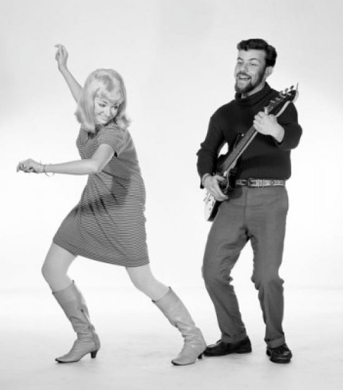 Woman dancing to man playing guitar Canvas Art - (24 x 36)