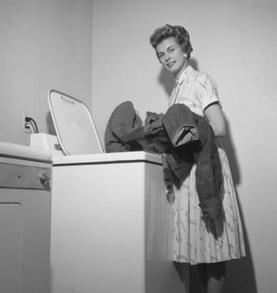 Woman doing laundry Canvas Art - (18 x 24)