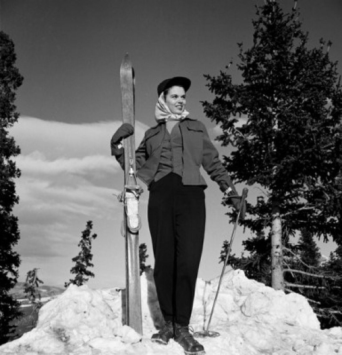 Woman holding skis and poles Canvas Art - (18 x 24)