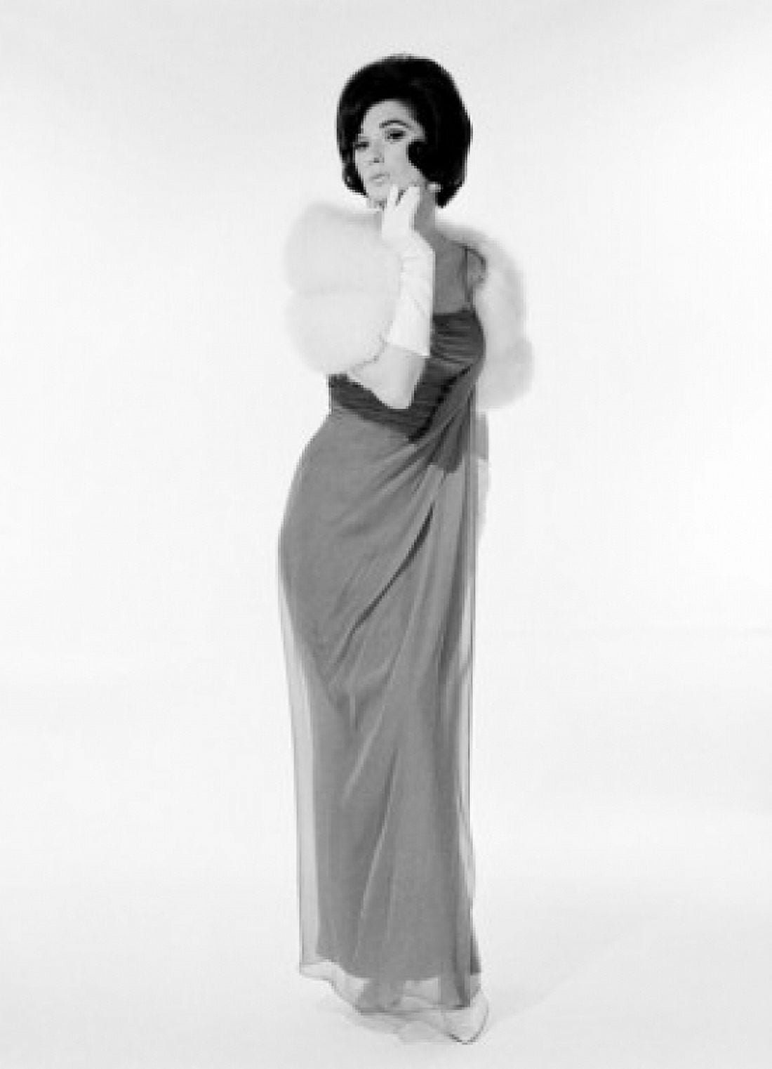 Woman in evening dress fur stole and gloves studio shot Canvas Art - (18 x 24)