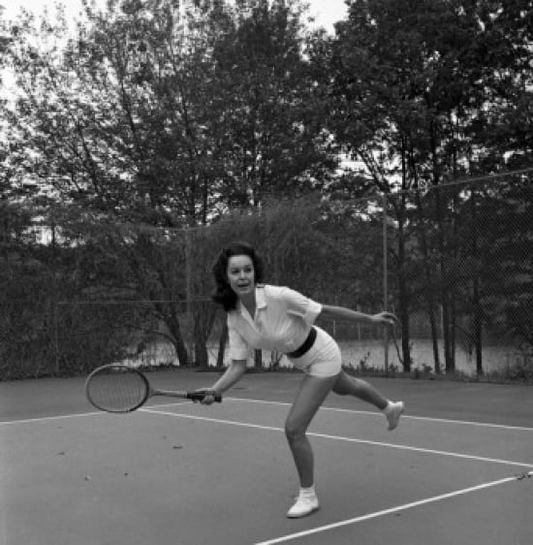 Woman playing tennis Canvas Art - (24 x 36)