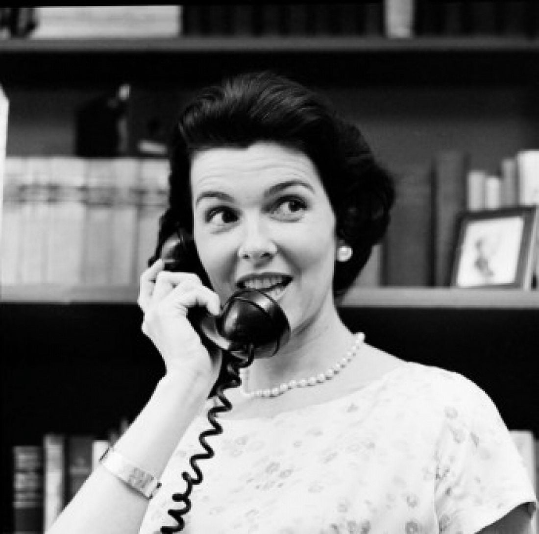 Woman talking on phone Canvas Art - (18 x 24)