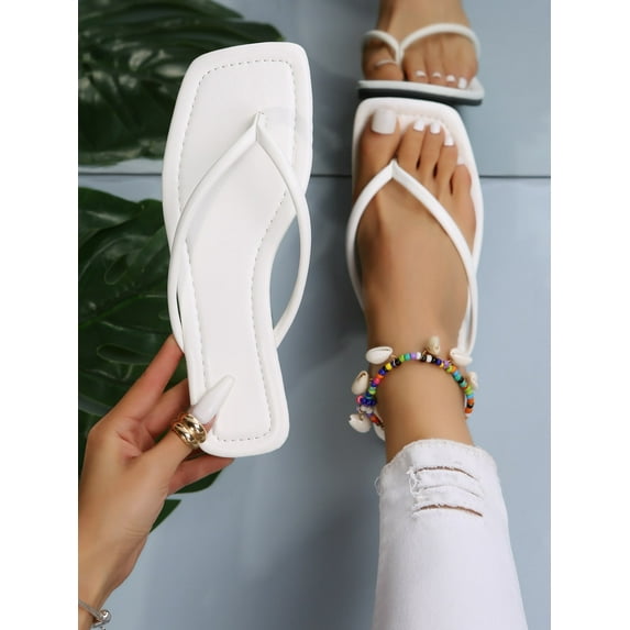 Women Black Minimalist Thong Flat Sandals Toe Post Fashionable Sandals