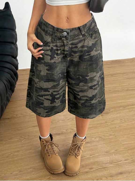 Women Camo Print Wide Leg Bermuda Shorts, Loose Casual Mid Length Cargo Shorts