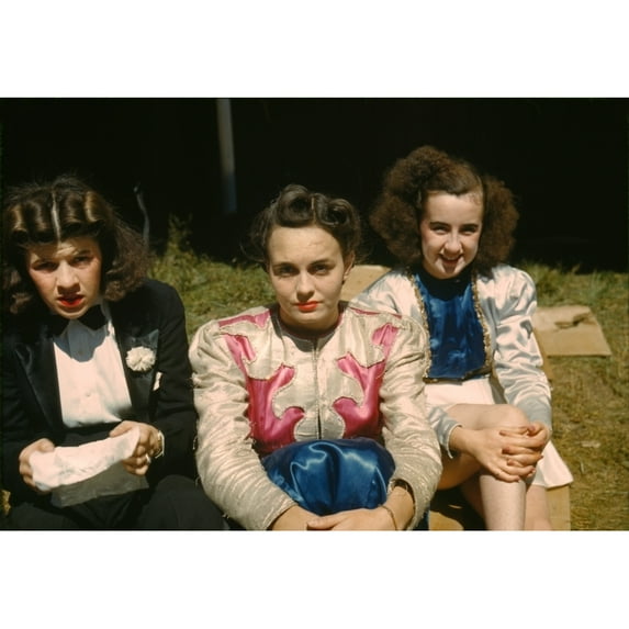 Women Carnival Performers History (36 x 24)