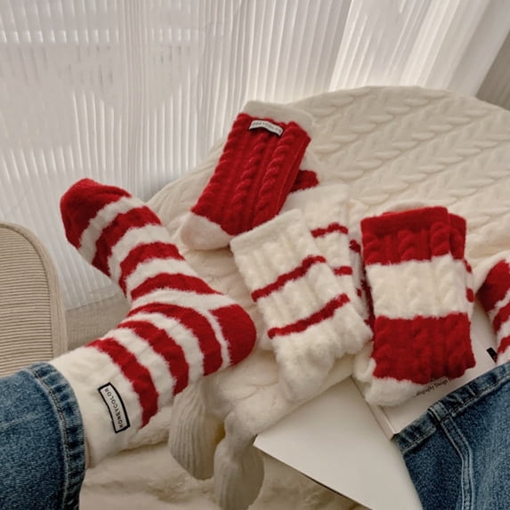 Women Christmas Crew Socks 6‑Pairs Set, Cable Knit Warm Winter Festive Socks with Storage Bag, Assorted Xmas Patterns
