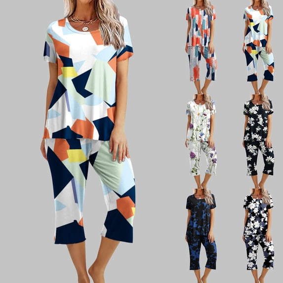 Women Cute Printed Pajama Set Short Sleeve Crew Neck Blouses Soft Comfy Casual Lounge Sleepwear Capri Pants with Pockets Summer Lightweight Two Piece Pajama Set