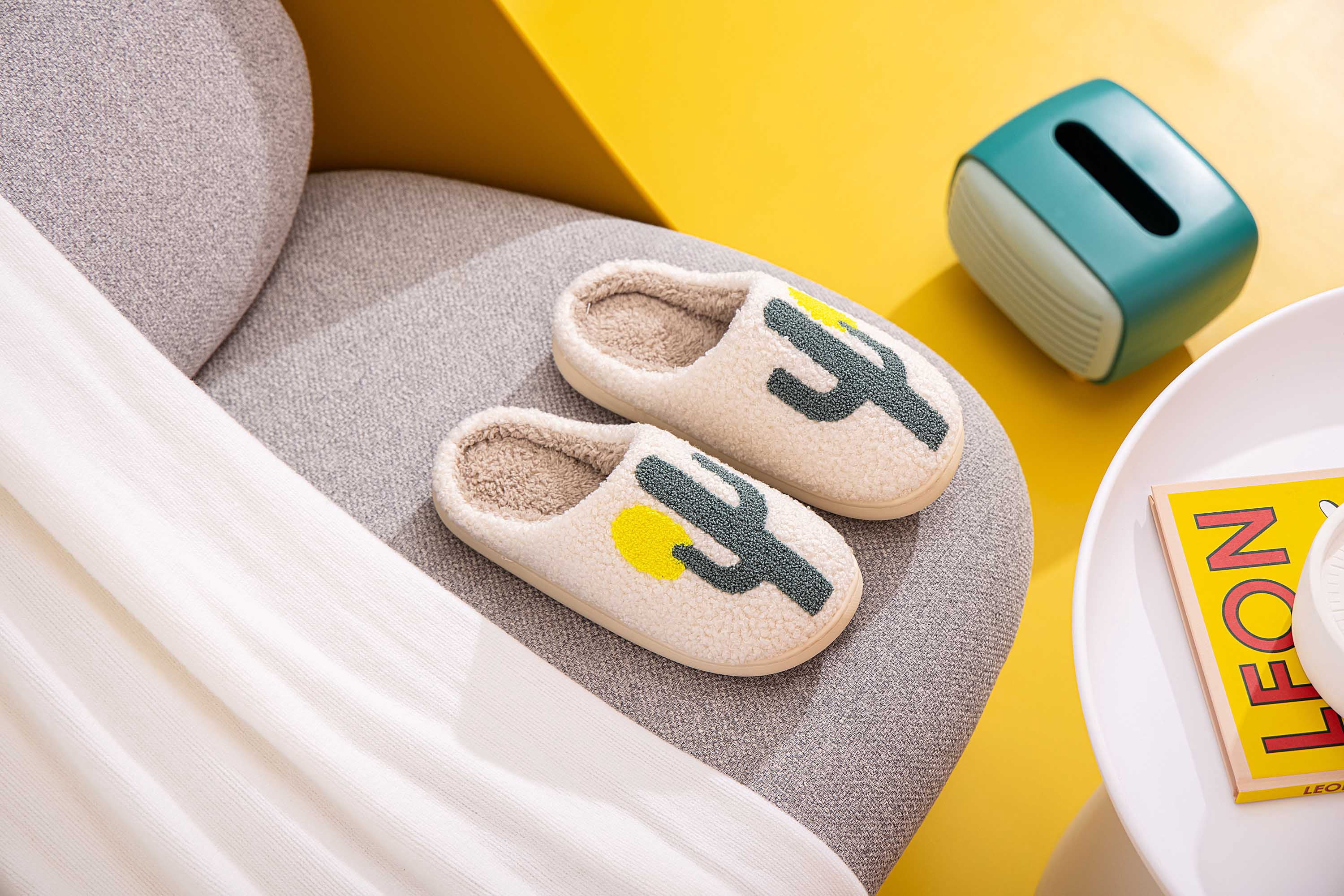 Women Cute Soft Plush Comfy Warm Winter Slipper (Cactus / M)