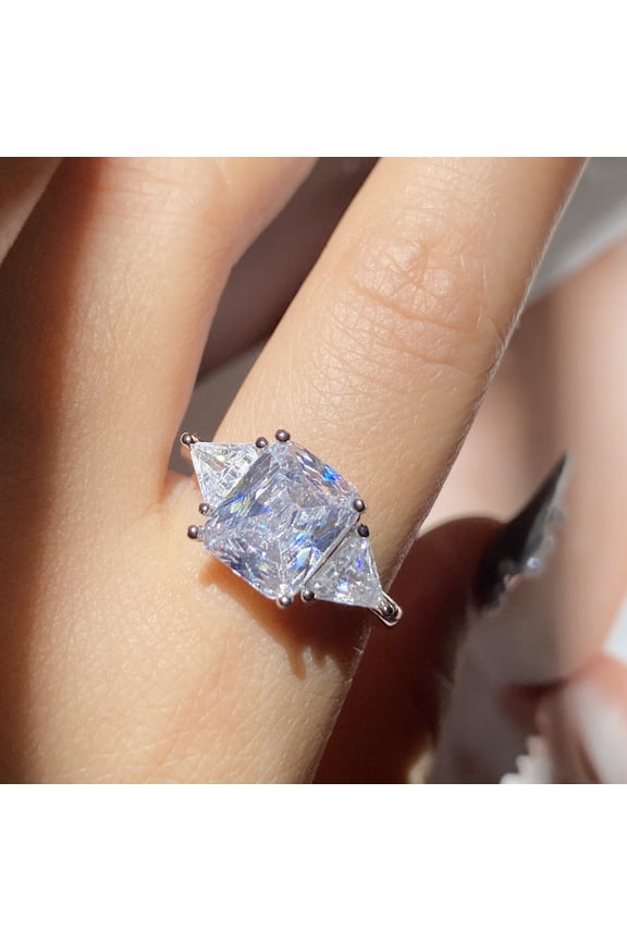 Women Fashion Triangle Shaped Imitation Moissanite Ring Copper Minimalist Geometric Jewelry For Elegant Everyday Wear
