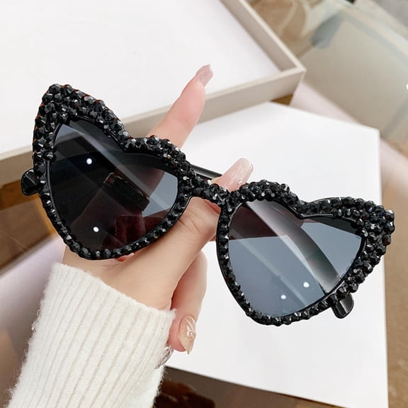 Women Luxury Diamond Frame Heart Shape Sunglasses Large Anti UV400 Sun Glasses for Ladies 2025 New Year Party Eyewear