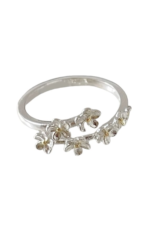Women's Adjustable Rings In Silver Color Stylish Coppers Rings With Intricate Irises Flower Detailing for Daily Wear