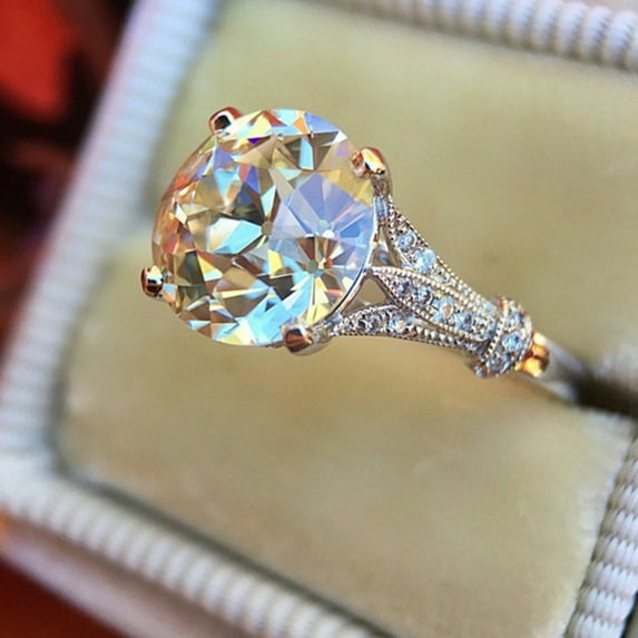 Women's Artificial White Moissanite Diamond Ring