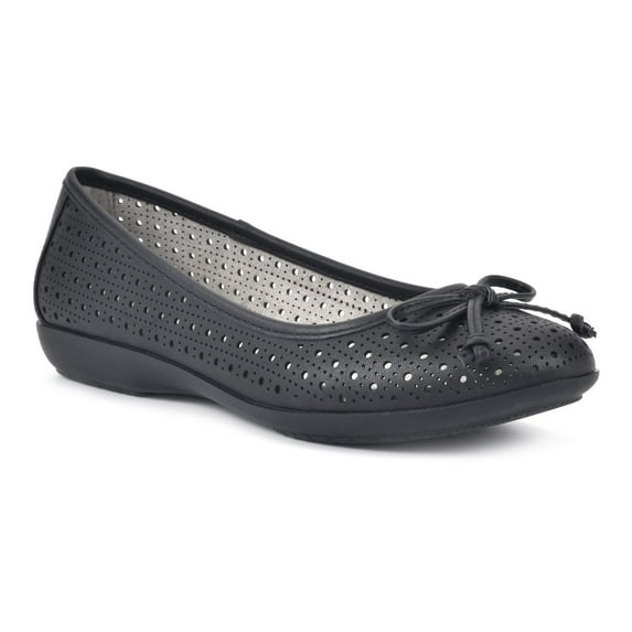 Cliffs by White Mountain Cheryl Women's Flats Color: Black Burnished Smooth Size: 9.5 WIDE