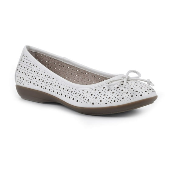 Cliffs by White Mountain Cheryl Women's Flats Color: White Burnished Smooth Size: 6.5 WIDE
