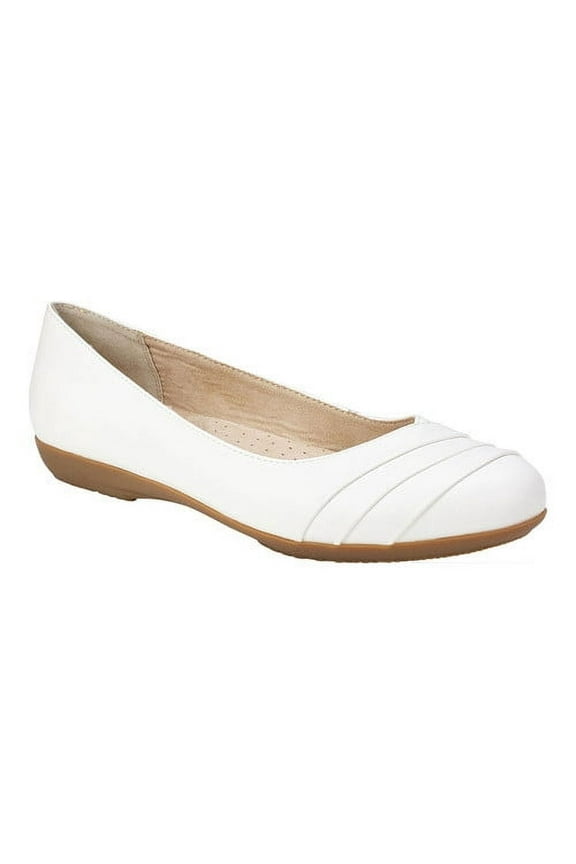 Women's Cliffs by White Mountain Clara Flat