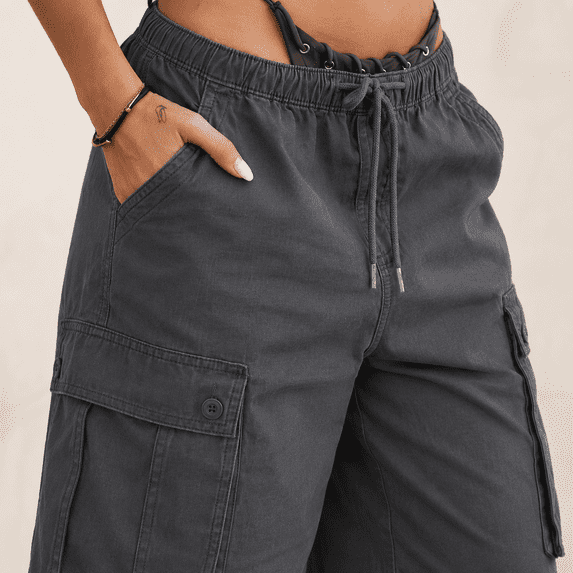 Women's Drawstring Elastic Waist Cargo Bermuda Shorts with Pockets, Loose Fit Knee Length Casual Utility Shorts for Outdoor, Travel and Everyday Wear
