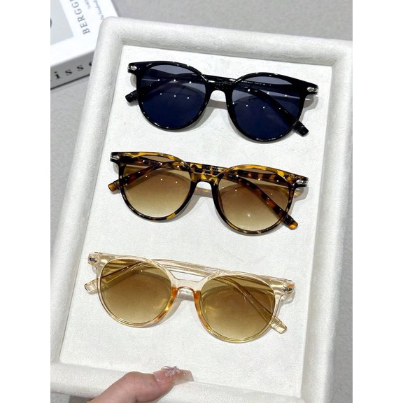 Women's Fashion Eyeglasses Set, Oversized Frames in Black & Leopard Print, Sporty Plastic Style, Ideal for Outdoor, Beach, Travel & Party Wear