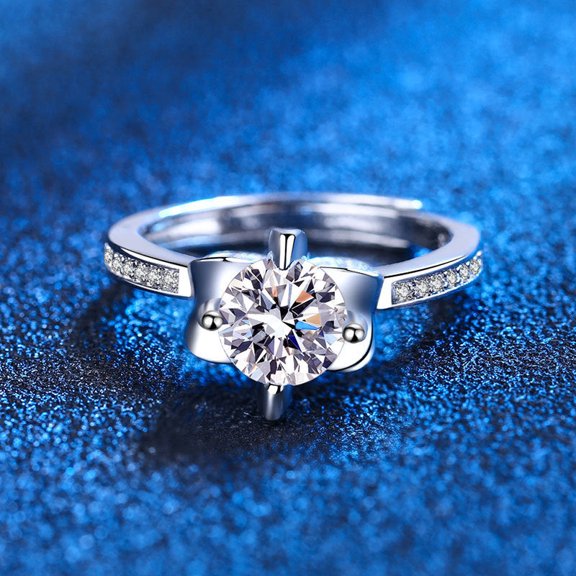 Women's Fashion Geometry Ring: 80 Points Moissanite Four-claw Copper Ring, Individually Packed, Electroplated, Perfect for Festivals