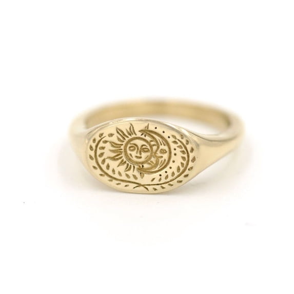 Women's Fashion Simple Sun and Moon Ring: Retro Gold Electroplated Alloy Festival Gift Ring