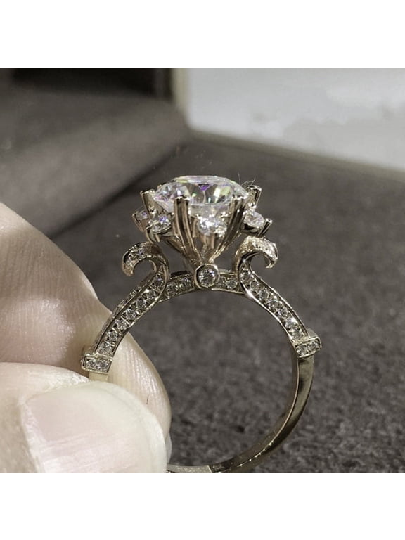 Women's Faux Diamond 2 Karat Crown Six Around A Flower-Shaped Ring