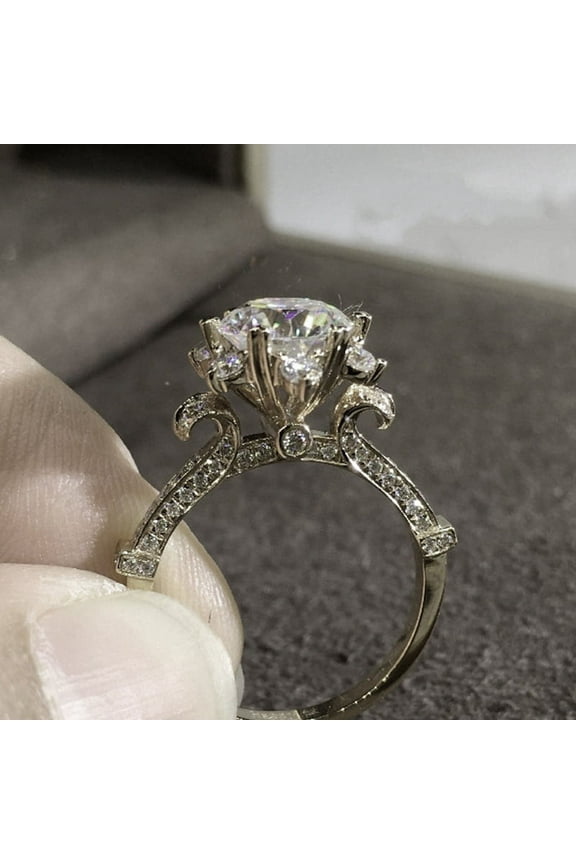 Women's Faux Diamond 2 Karat Crown Six Around A Flower-Shaped Ring